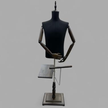 PPM-02 Манекен порт-демонстр. мужской без головы, с дерев. держателями обуви и брюк, шарнирные руки