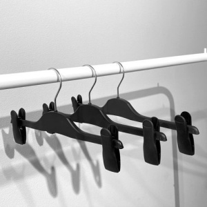 FL-39 \ Вешалка c прищепками (зажимами)