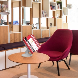 СЮИТА-01.А4Gr.Rd Демосистема настольная вращающаяся серая 10 красных панелей А4