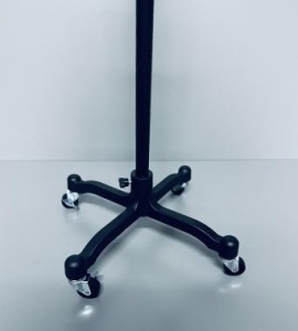 BT-7-21 Ножка металлическая на колесах для портного манекена