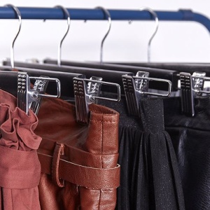 WS 006 \ Деревянные вешалки-плечики для одежды с прищепками (зажимами)