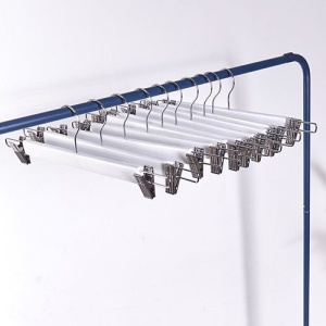 WS 006 \ Деревянные вешалки-плечики для одежды с прищепками (зажимами)