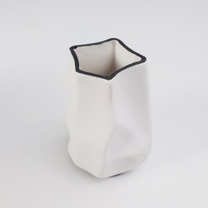 Ваза керамическая WINSOR, белый, 13*13*20см