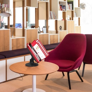 СЮИТА-01.А4Bk.Rd Демосистема настольная вращающаяся черная 10 красных панелей А4